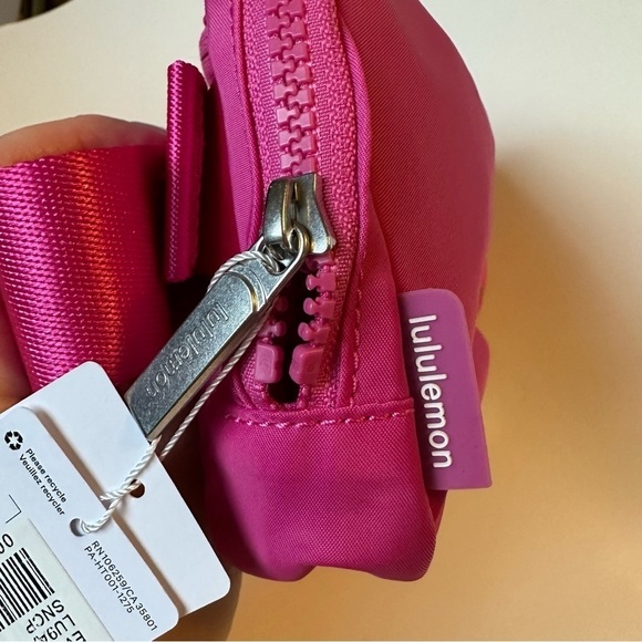 New NWT Lululemon Everywhere Belt Bag 1L Sonic Pink Bright Concert Fannie Pack - Picture 9 of 9